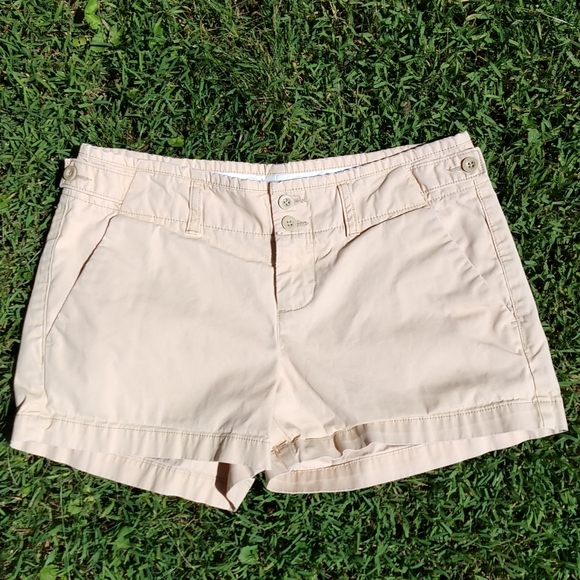💥5 for $20💥Chino shorts size 6 by Gap - Picture 1 of 2
